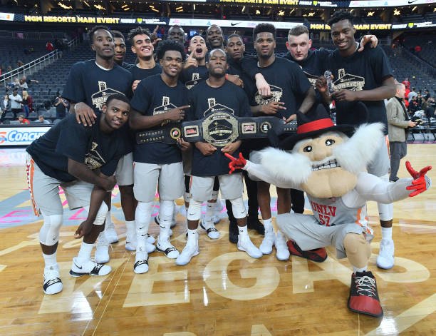 Hey Reb! with the team on the court