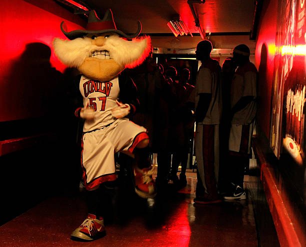 Hey Reb! waiting in the tunnel before a game