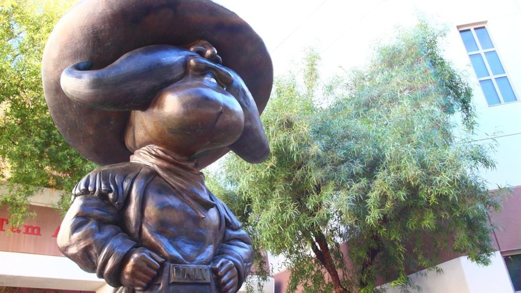 The Hey Reb! bronze statue that stood outside the Tam Alumni Center